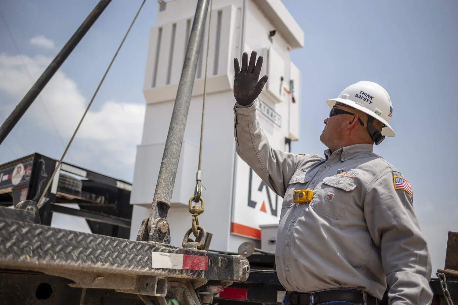 Field worker guiding equipment during an active operation